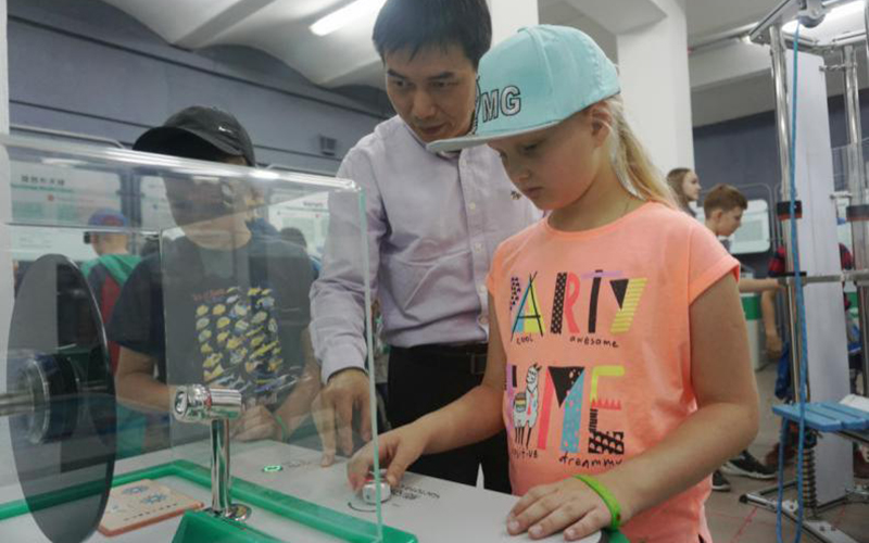 International Exhibition of China Mobile Science and Technology Museum is opened in Blagoveshchensk, Russia